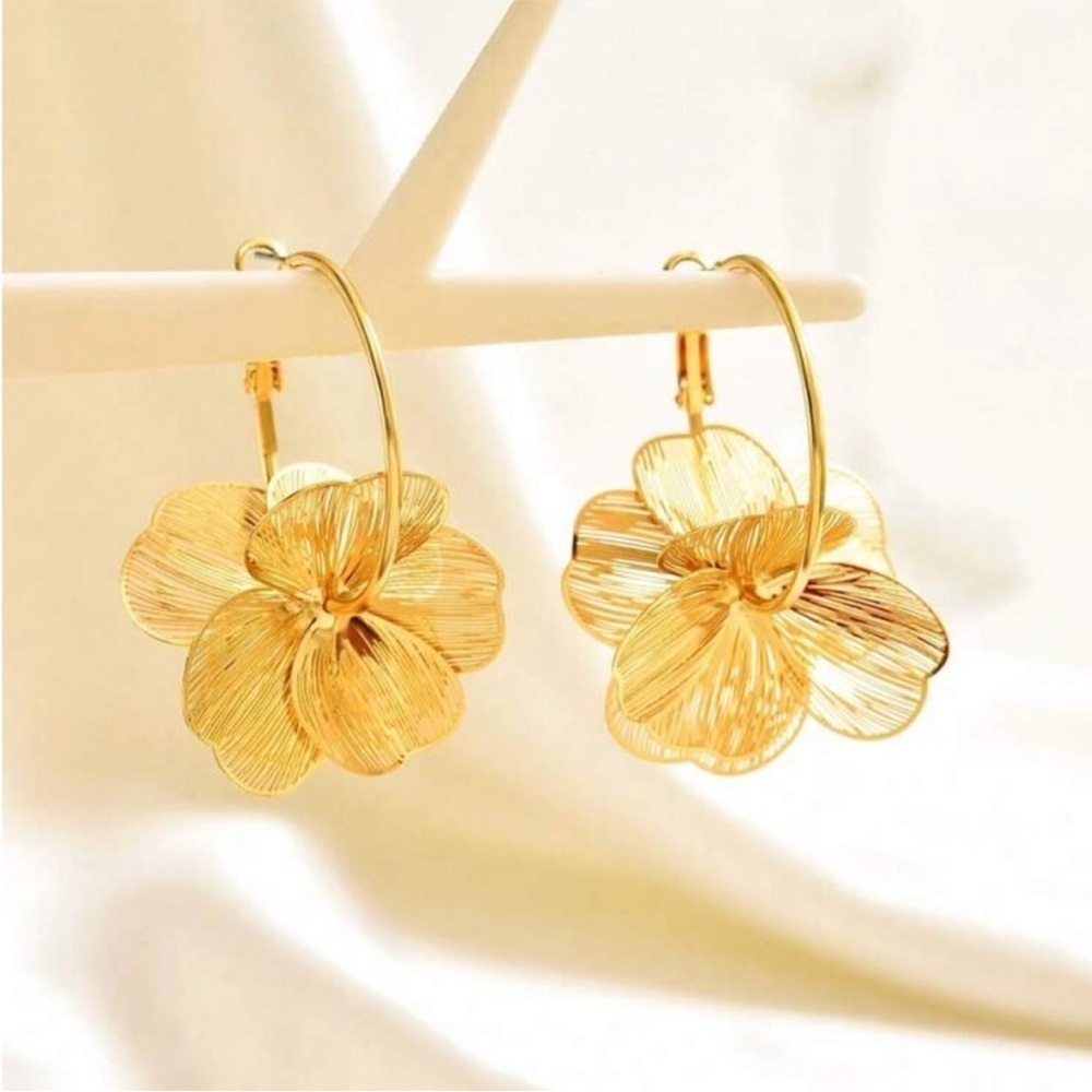 Royal Bloom Gold Earrings - Picture 4 of 5